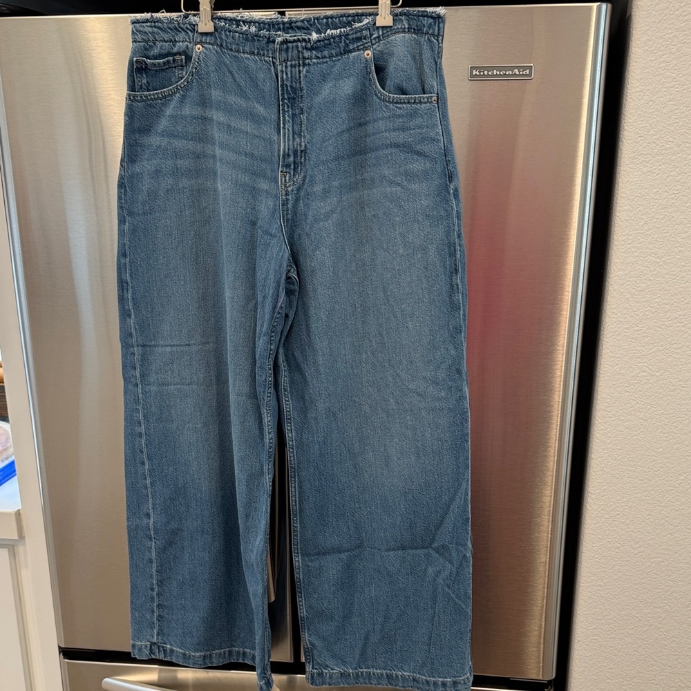 GAP Women's Wide Leg Frayed, raw-edge finish waistband Light Blue Denim Jeans 32